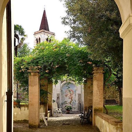 Ostello Palazzo Pierantoni Foligno Exterior foto