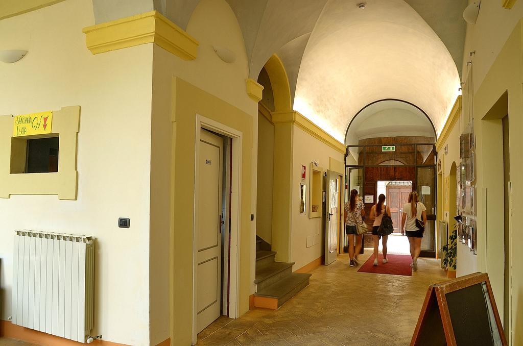 Ostello Palazzo Pierantoni Foligno Exterior foto