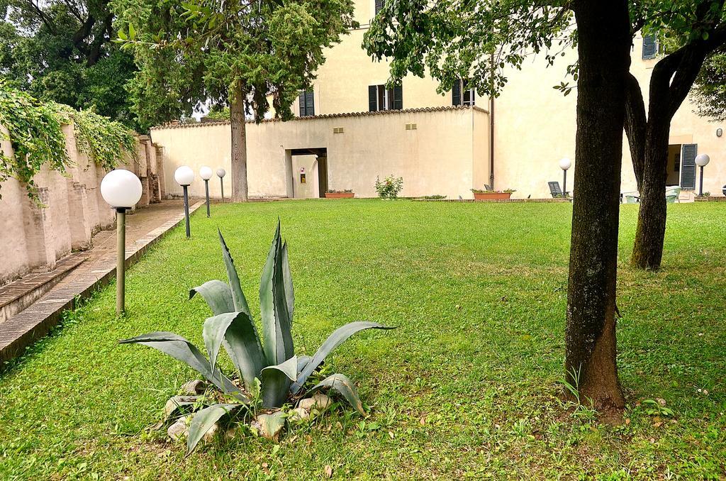Ostello Palazzo Pierantoni Foligno Exterior foto
