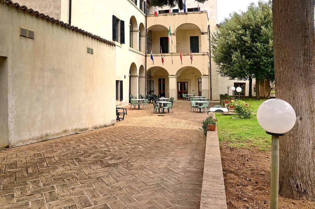 Ostello Palazzo Pierantoni Foligno Exterior foto