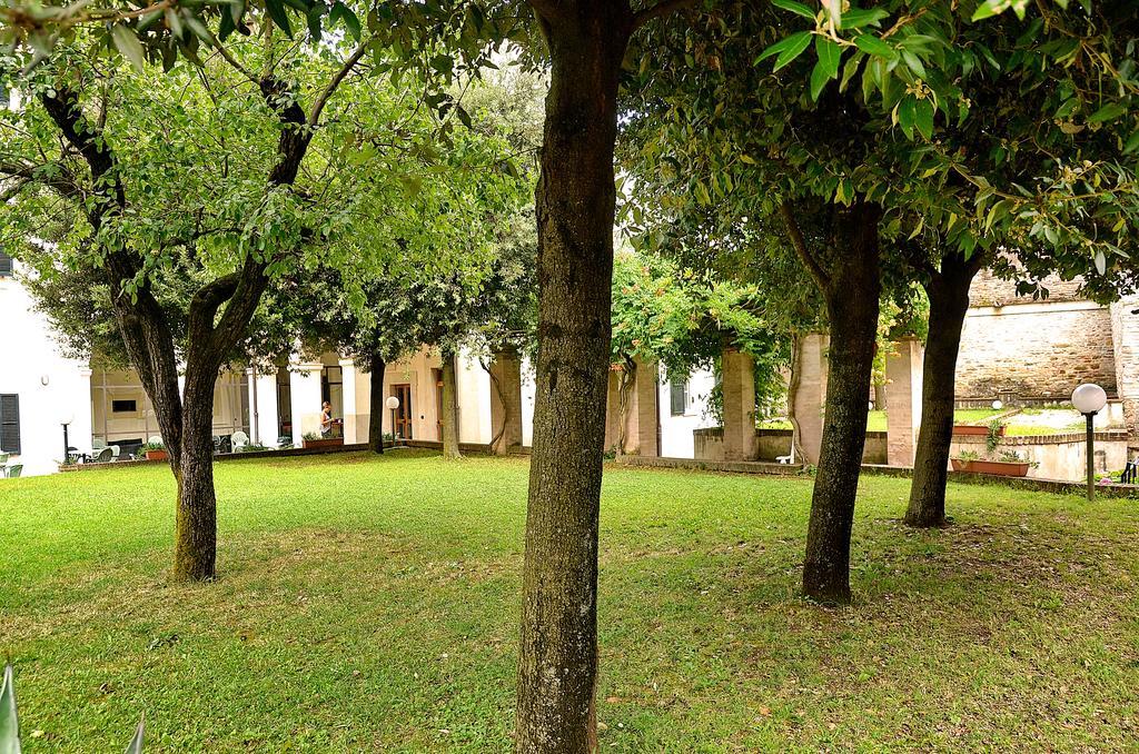 Ostello Palazzo Pierantoni Foligno Exterior foto