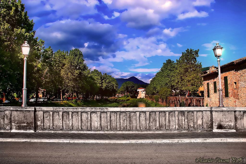 Ostello Palazzo Pierantoni Foligno Exterior foto