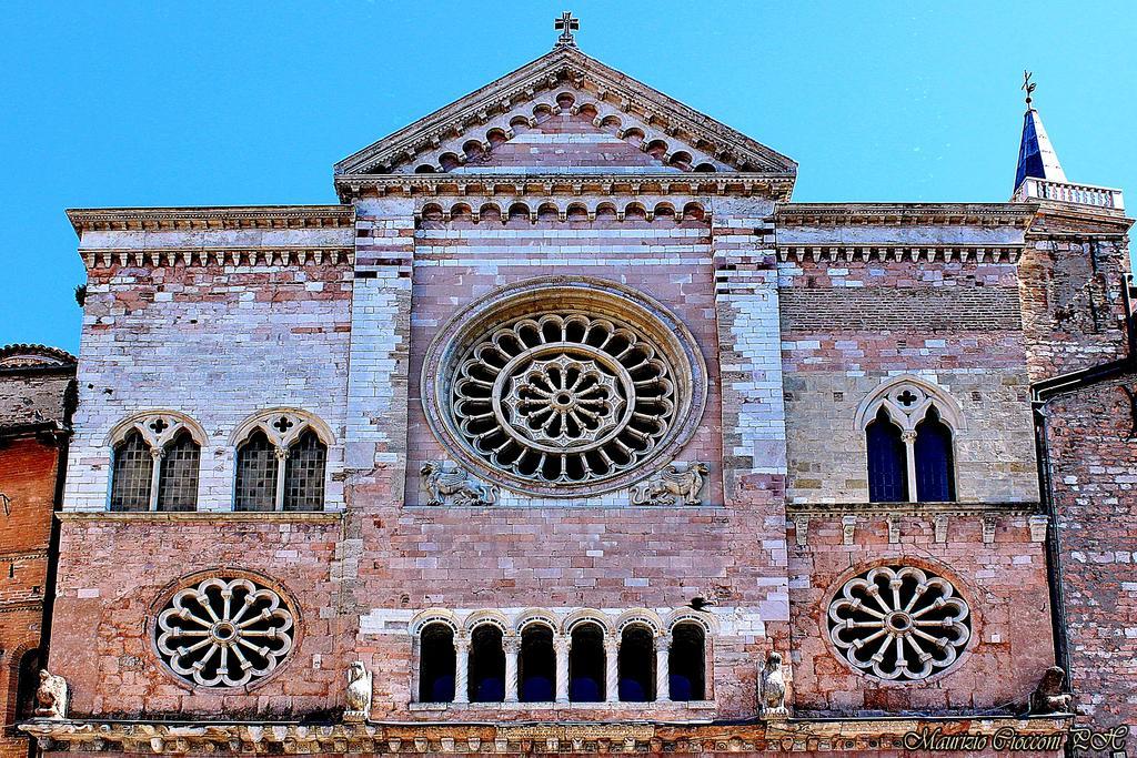 Ostello Palazzo Pierantoni Foligno Exterior foto