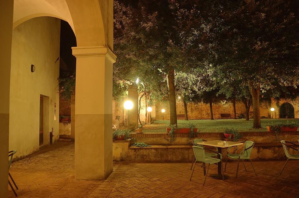 Ostello Palazzo Pierantoni Foligno Exterior foto
