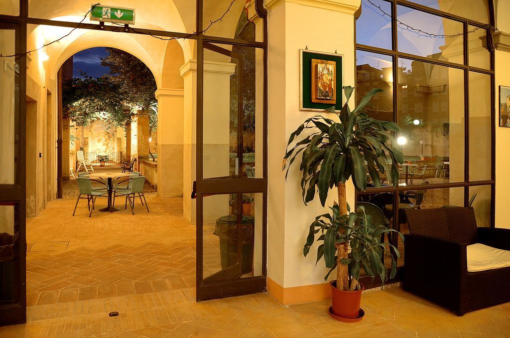 Ostello Palazzo Pierantoni Foligno Exterior foto