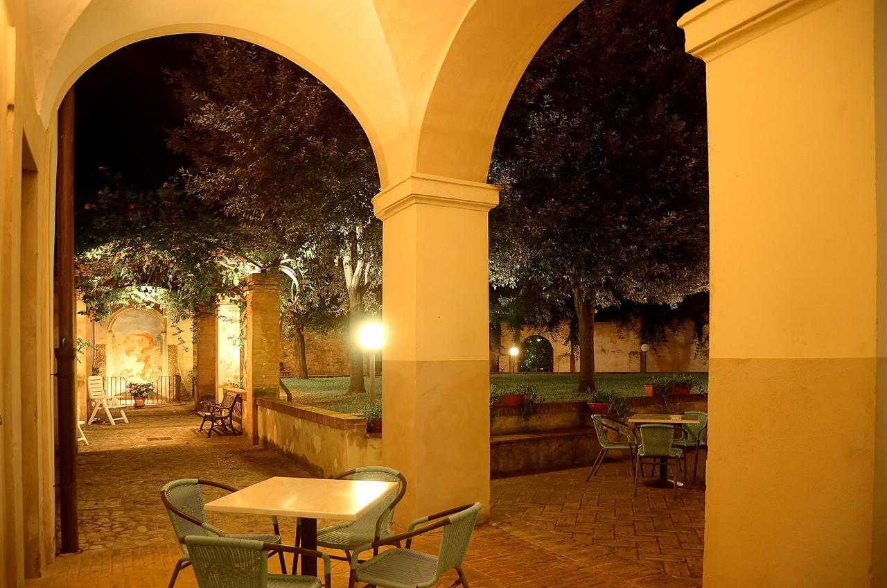Ostello Palazzo Pierantoni Foligno Exterior foto