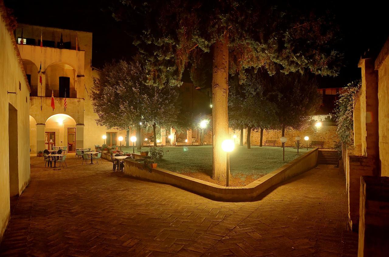 Ostello Palazzo Pierantoni Foligno Exterior foto