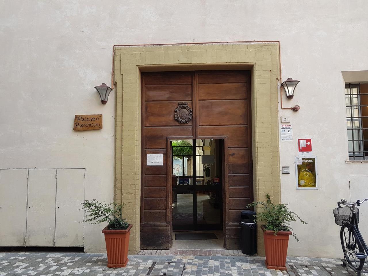 Ostello Palazzo Pierantoni Foligno Exterior foto