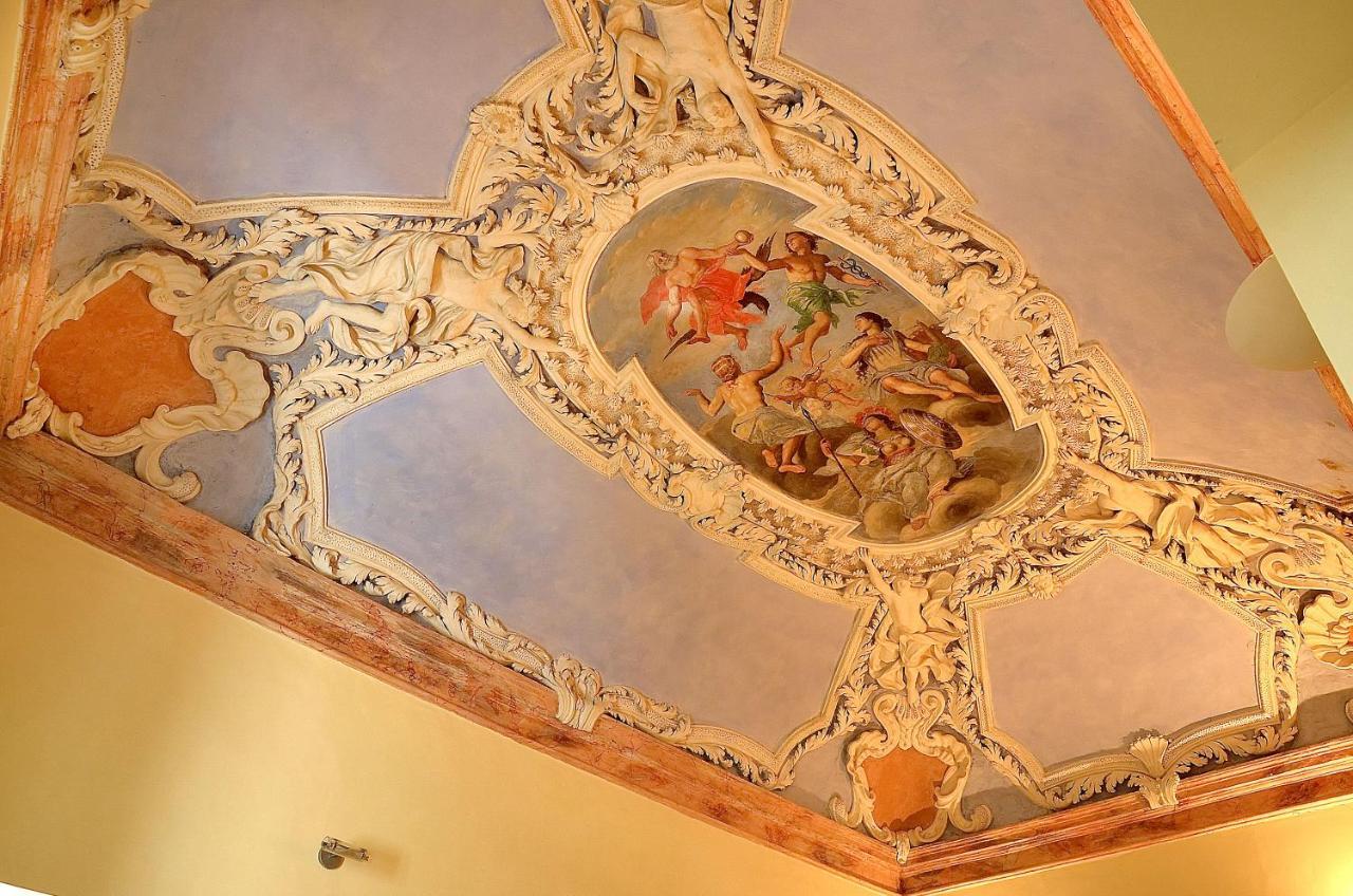 Ostello Palazzo Pierantoni Foligno Exterior foto