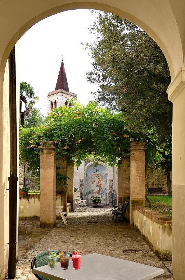 Ostello Palazzo Pierantoni Foligno Exterior foto